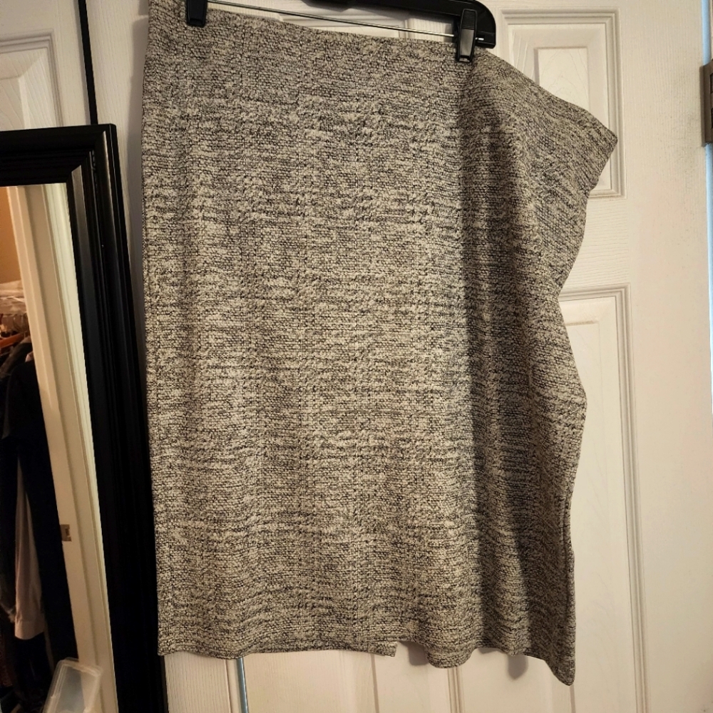Nwt Torrid 18W-20W gray knit pencil skirt